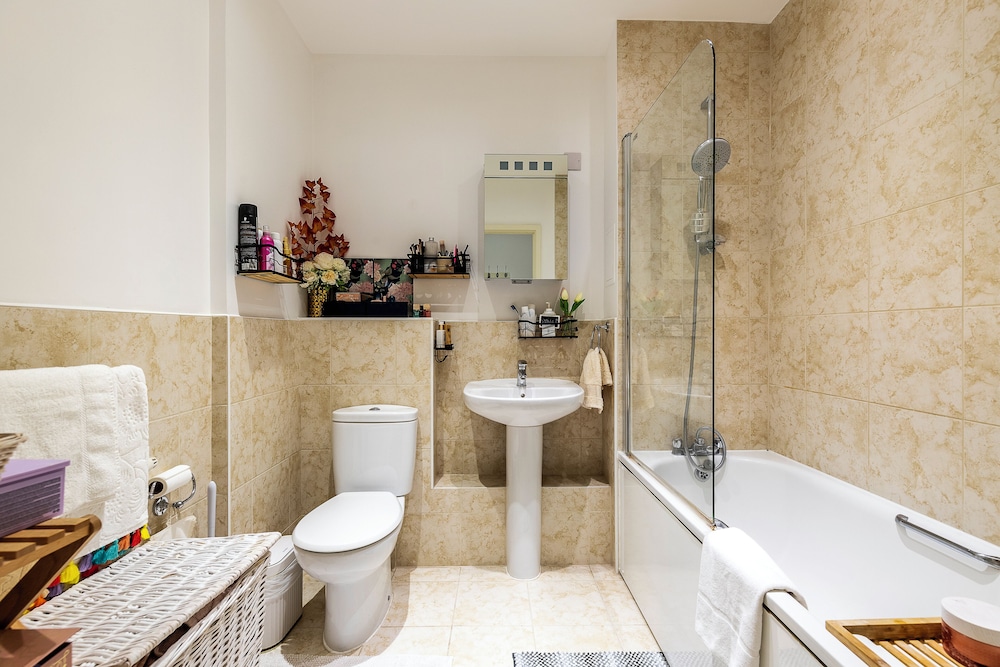Stylish Canary Wharf Retreat For 2