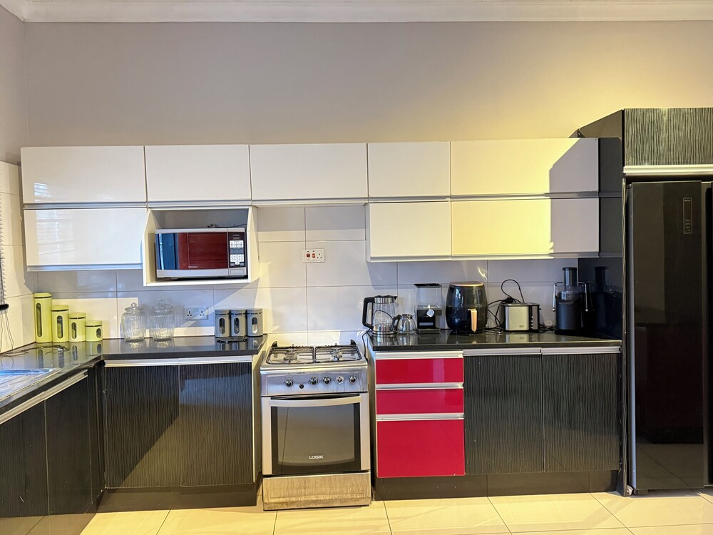 Spacious & Modern 3-bedroom Foxdale