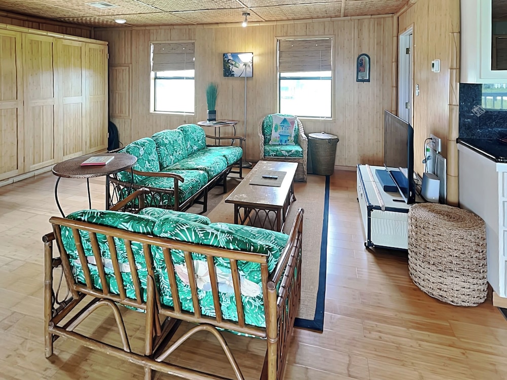 Beachside Tiki Hut by Ryson Vacation Rentals