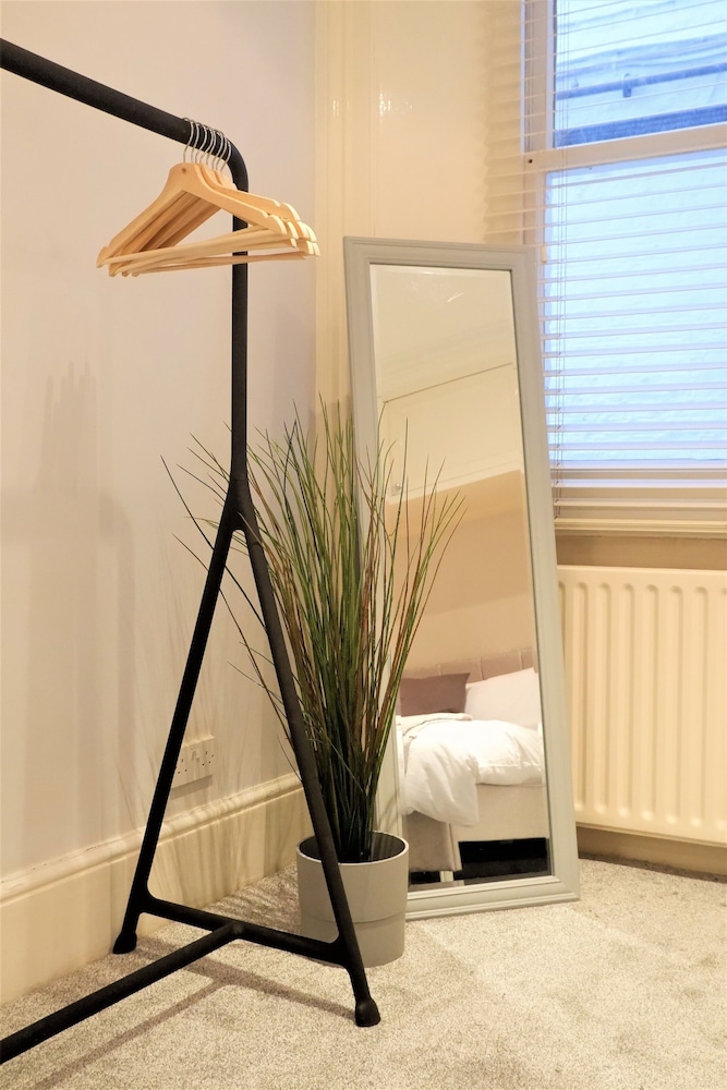 Oxford Apartments