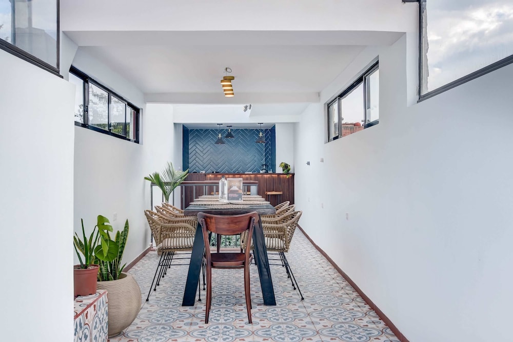 Chic 4BR Getaway in Vibrant La Candelaria