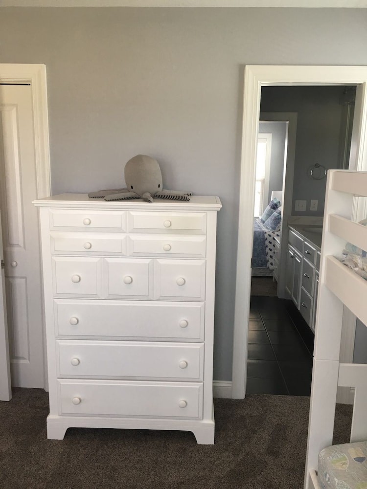 Best Day Ever 4 Bedroom Home by RedAwning