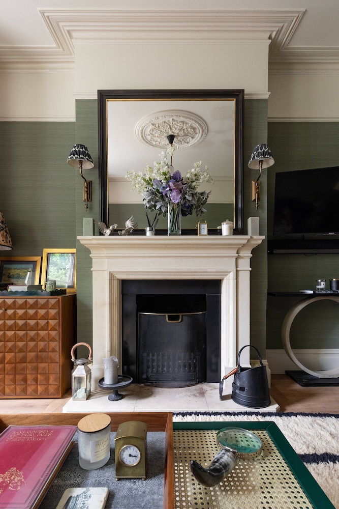 Westover Road III by Onefinestay