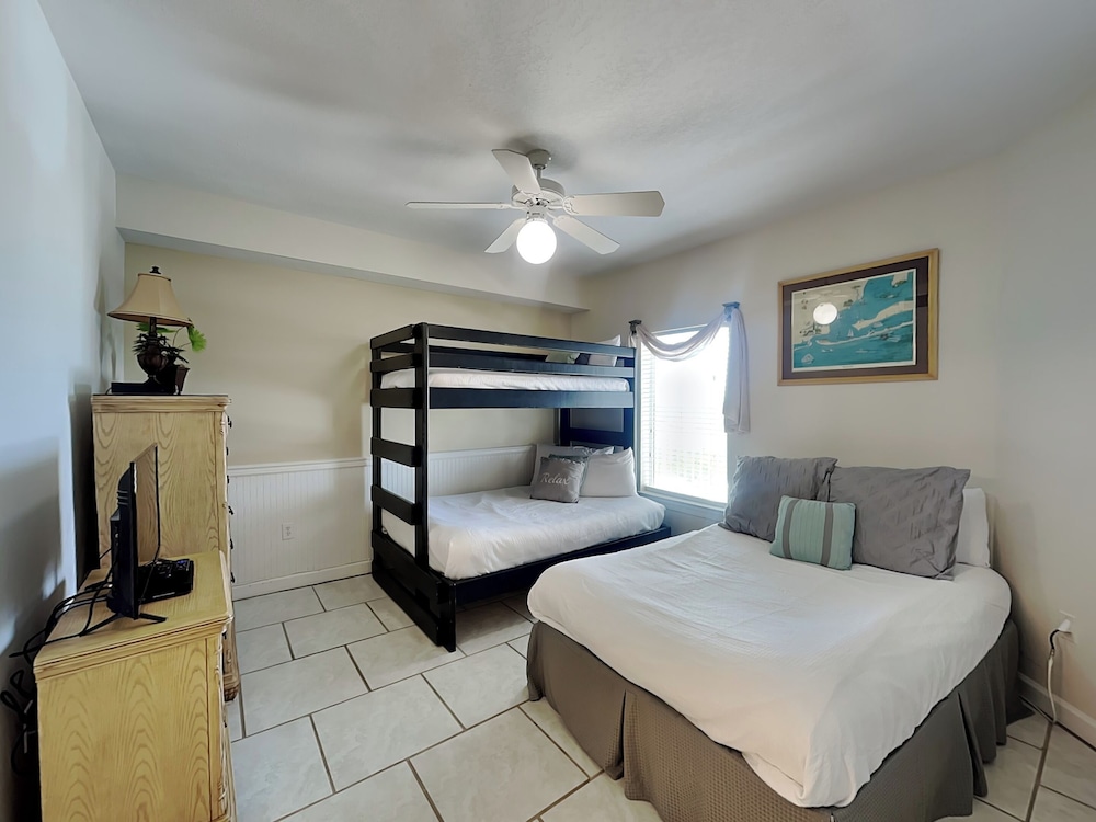 Admiral's Quarters #1406 by Southern Vacation Rentals