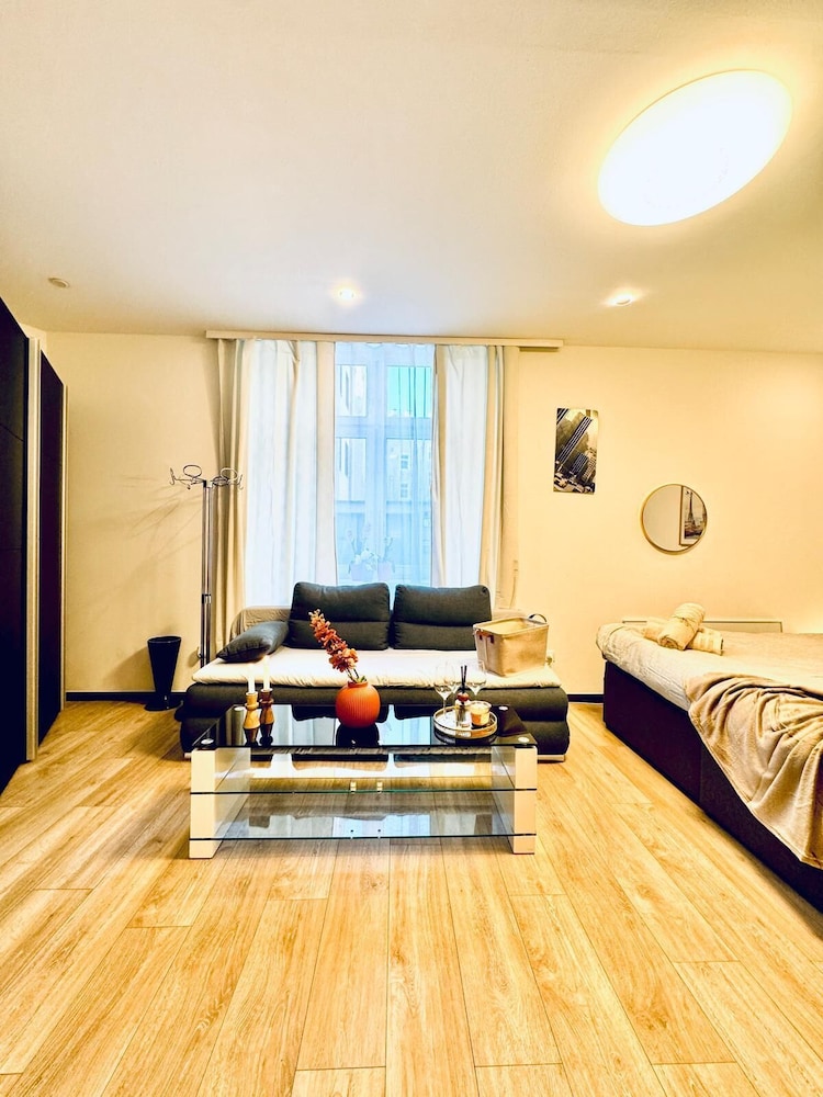 Central King Studio Downtown Area