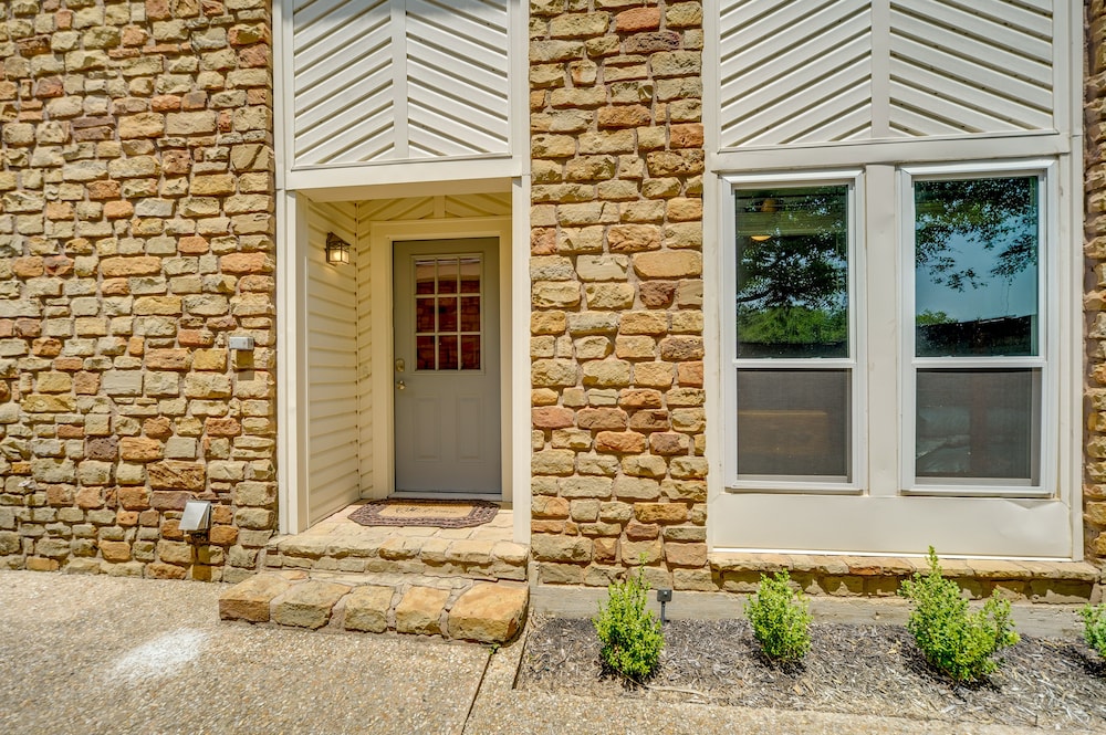 Dog-friendly Texas Retreat w/ Fireplace  Grill! - Property Image 4