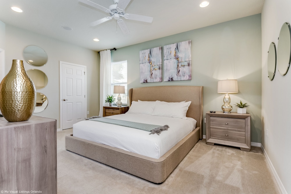 Spacious Home w/ Private Pool/spa! Sleeps 21