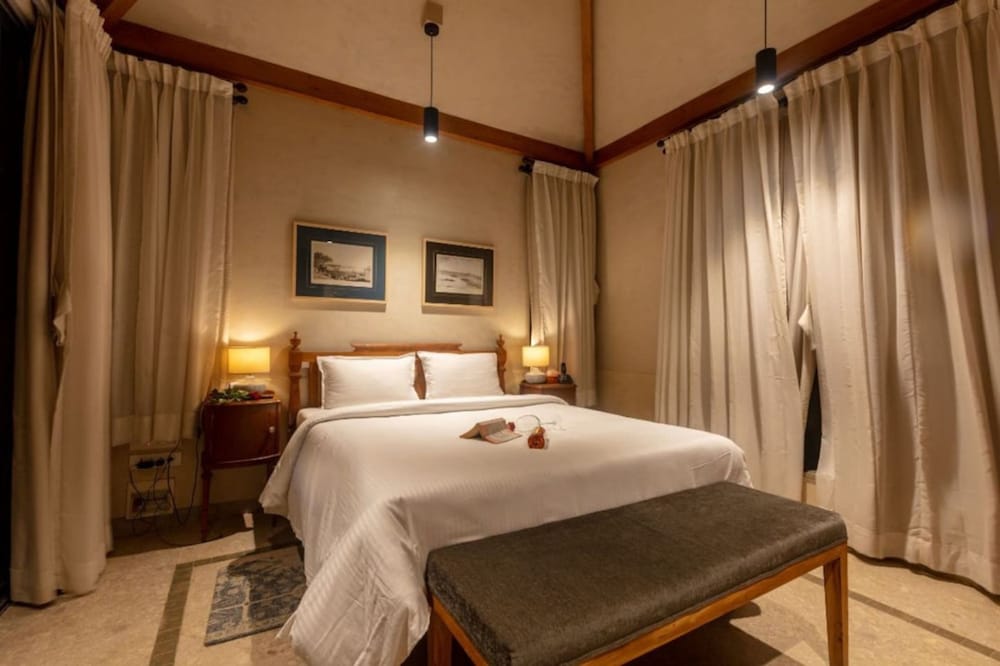 Quarterdeck by Hireavilla - Luxury Estate in Awas view 5
