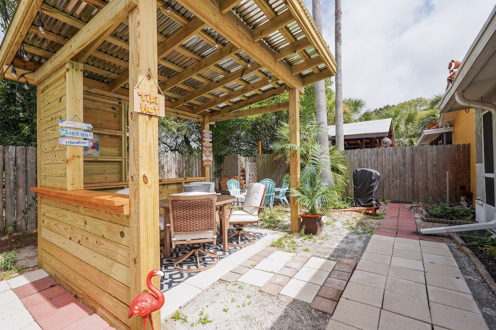 Breezy PCB Vacation Rental w/ Lanai, Walk to Ocean