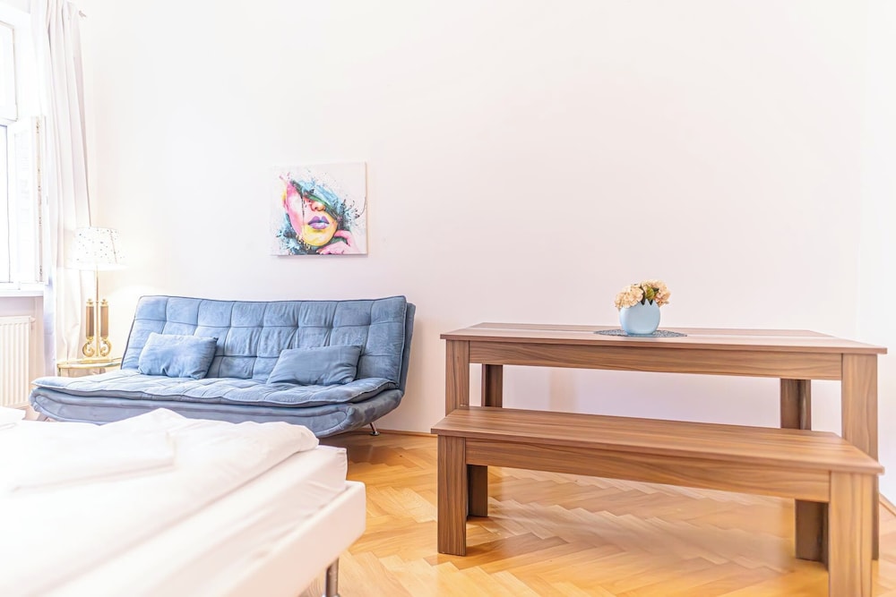 Simple 2 Bedroom Apartment with WiFi