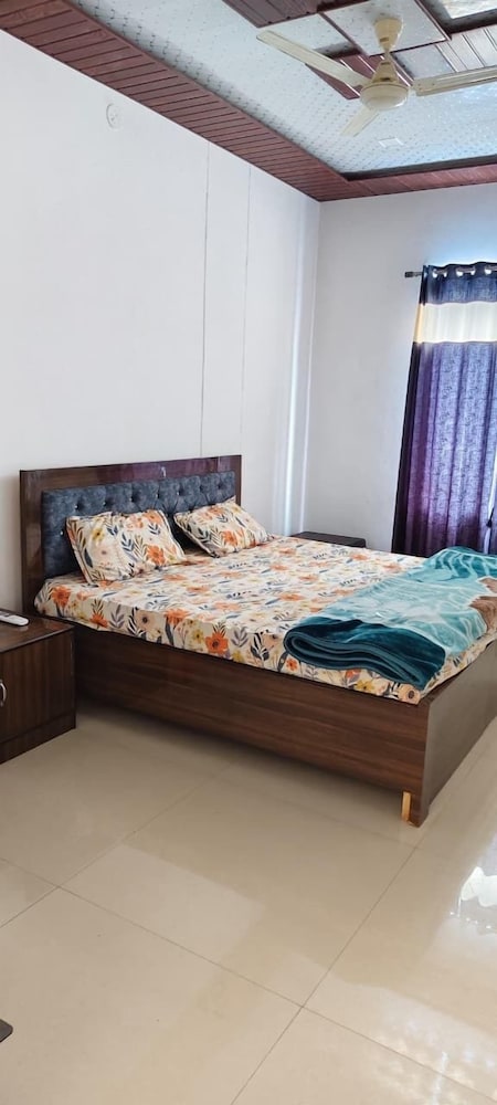 Kanak Hotel & Restaurant