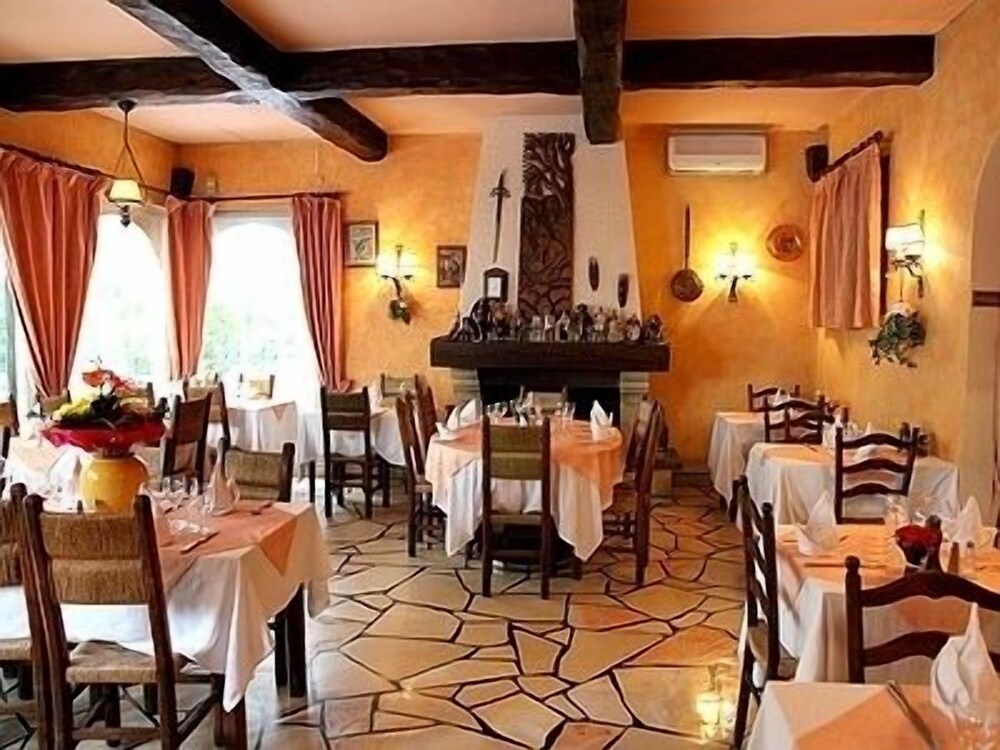 Frejus Vacations - La Petite Auberge - Property Image 2