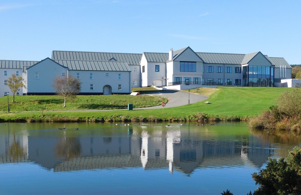 COMIS Hotel & Golf Resort
