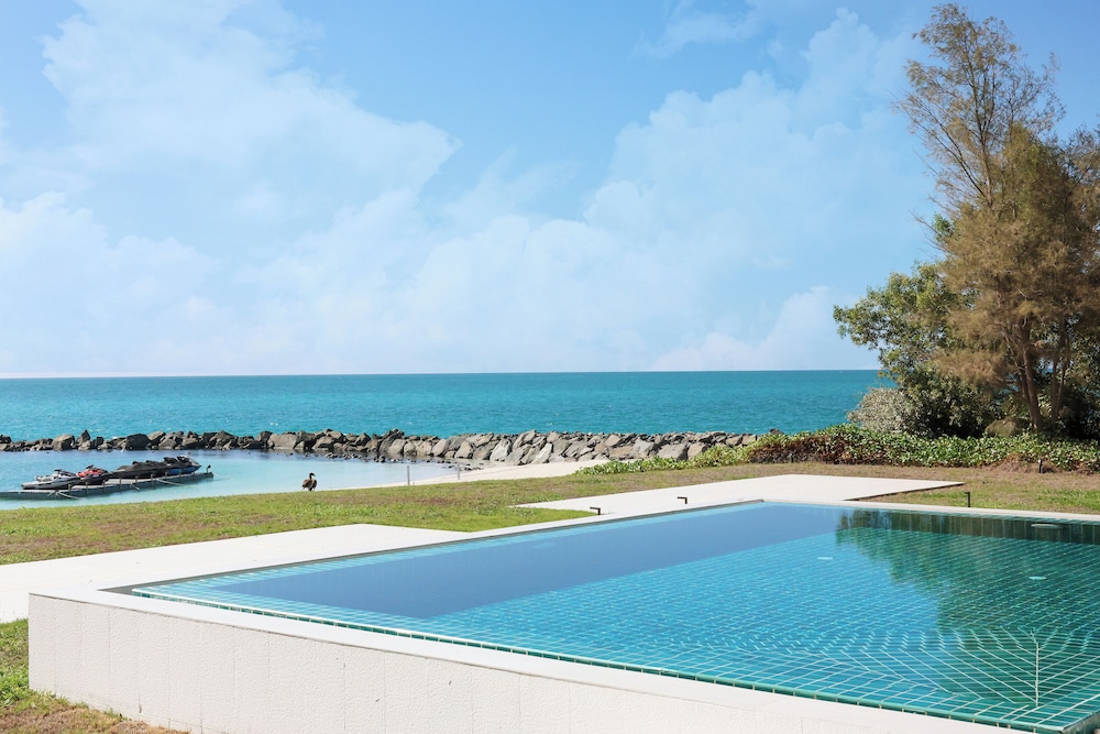 Royal Retreat Villa at Nurai Island