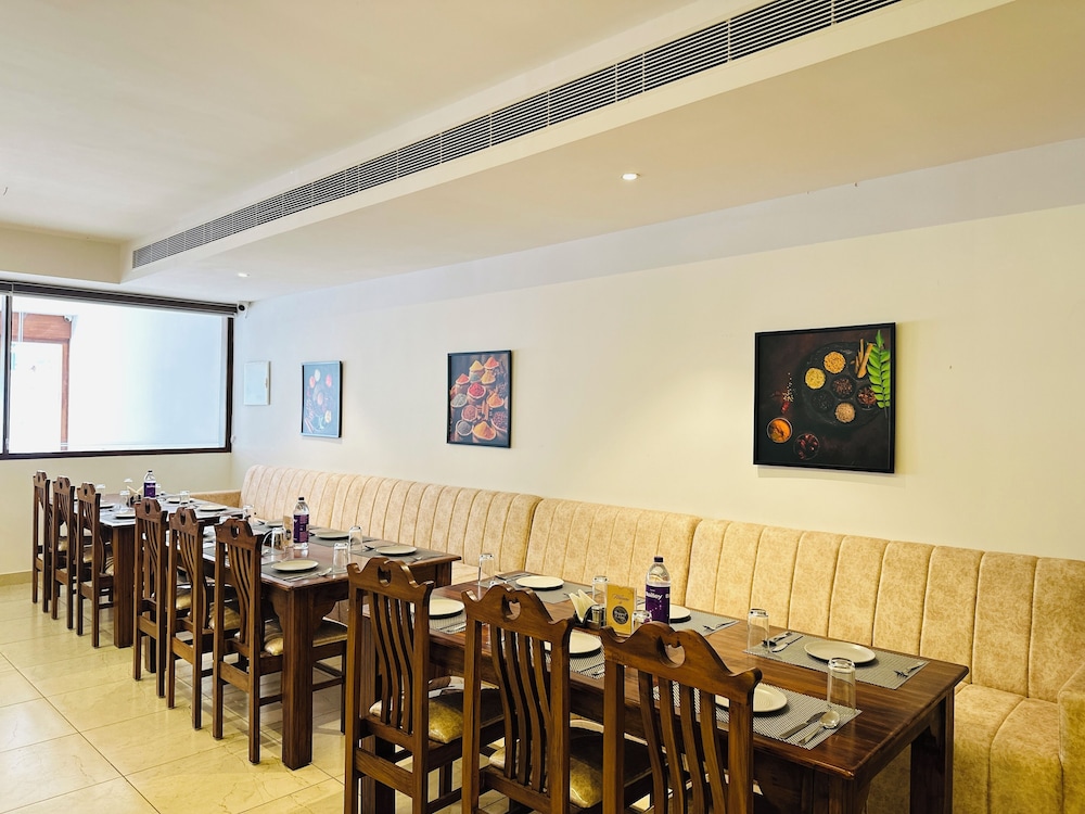 Shambhavi Hotel & Convention Centre