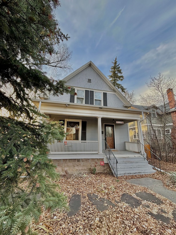 Victorian Gem Walk to Downtown Claw Tub Yard