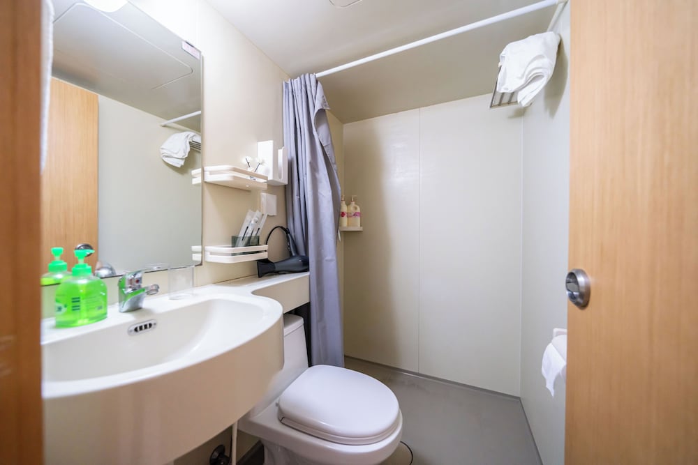 Shanghai Hills & Wanye Prime Stay