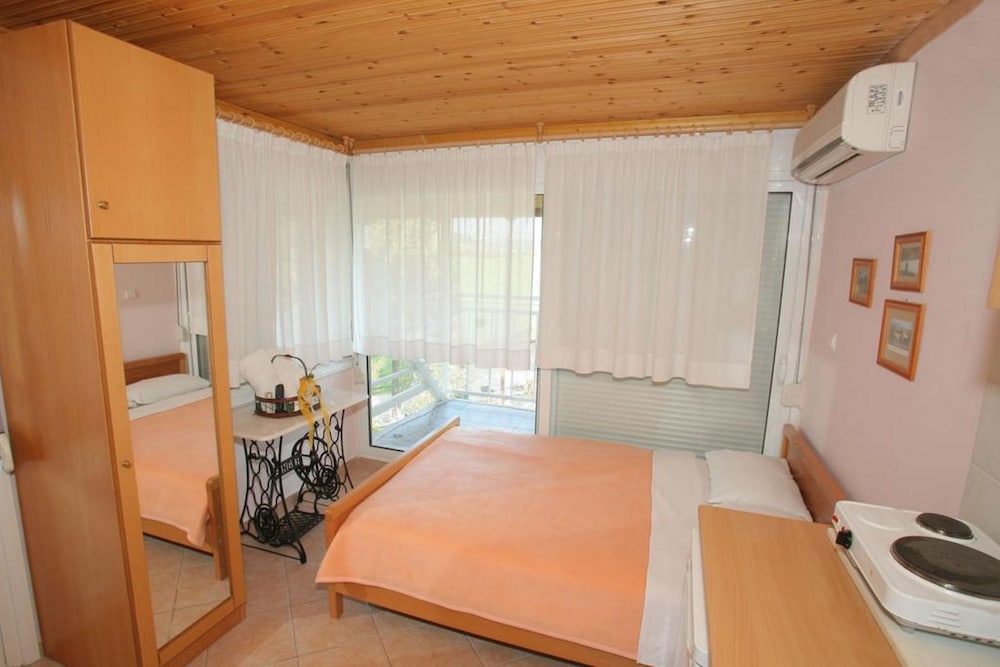 Xanthos Rooms