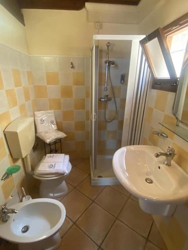 ONE WAY ROOMS