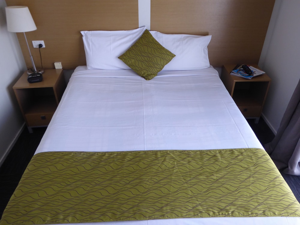 Four Canoes Hotel