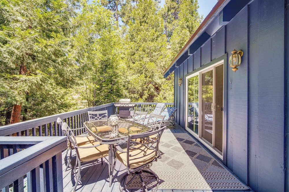 Steps to Lake Arrowhead: Cabin w/ Bbq!