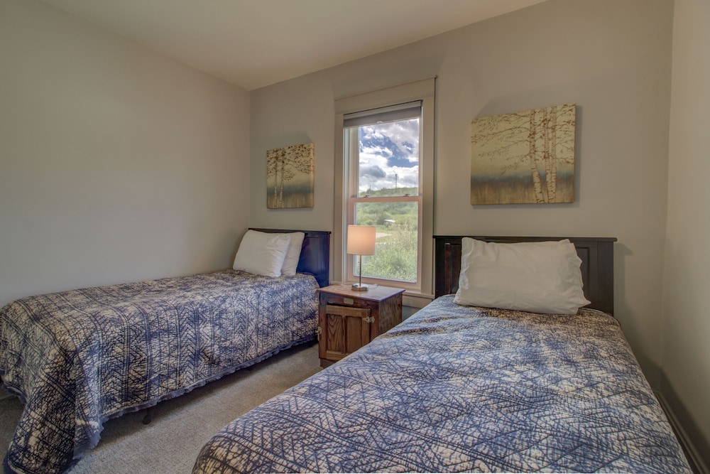 The Lodges of Oak Creek view 5
