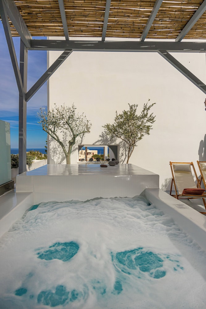 New Lux Misilia Suite & Prive Jacuzzi