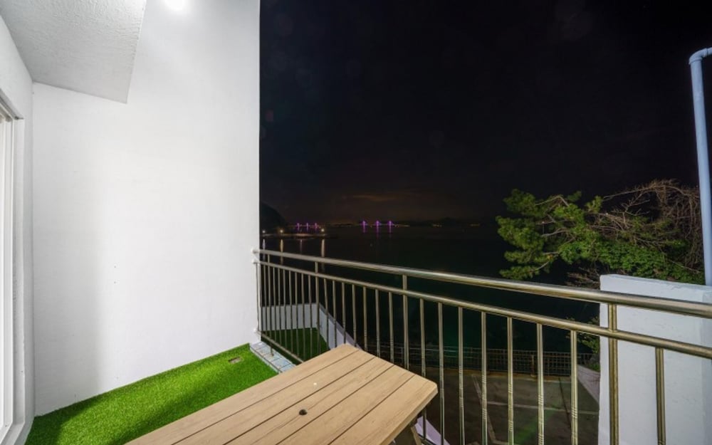 Geojedo Ocean View Dumo Mongdol Pension