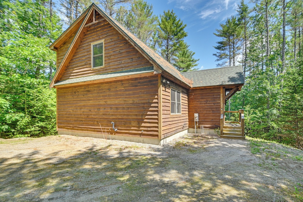 7 Mi to White Mountain NF - Woodsy Bethel Cabin!