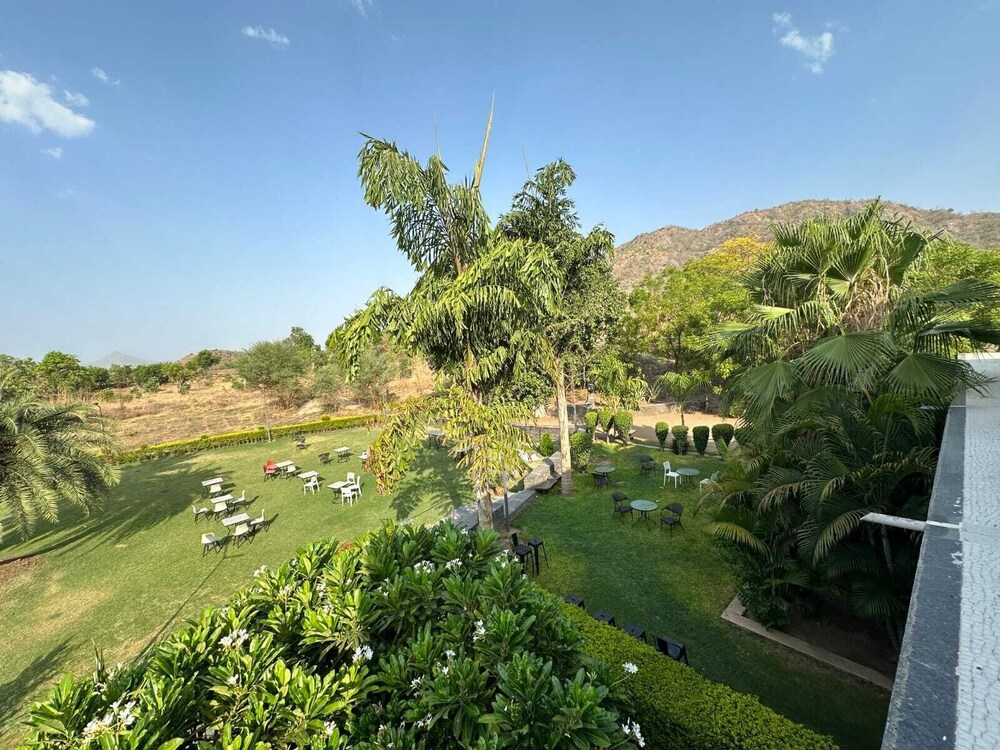 Valencia Club Abu - Resort In Abu