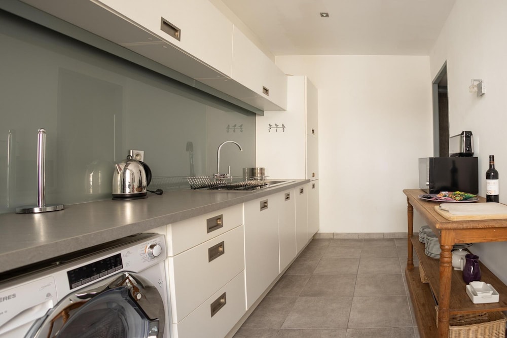 Centrally Located Modern 2 Bed Apartment in Cannes With Aircon and High Ceilings and Modern Design - 696