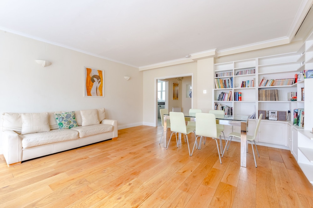 Spacious and Central 3 Bedroom House in Paddington