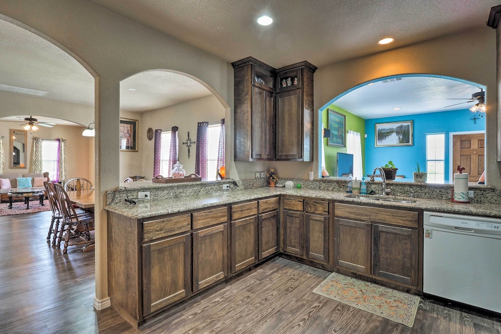 4 Mi to Circuit of the Americas: Home w/ 3 Acres