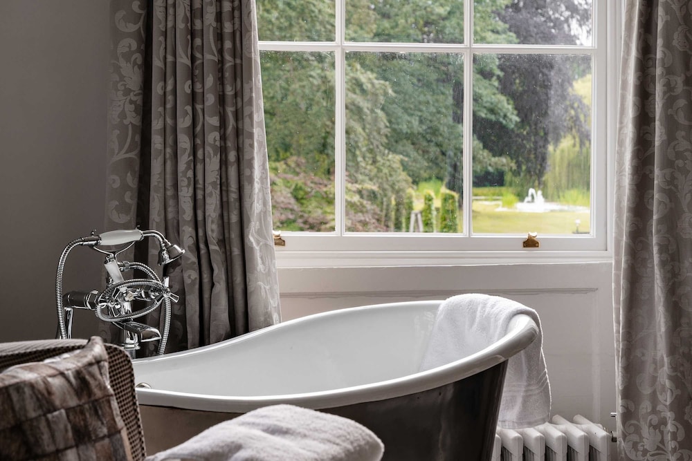 Host Stay Hillhampton House