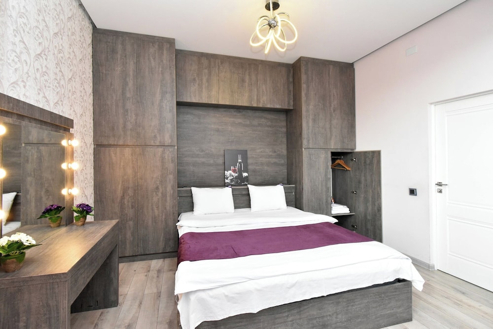 Teryan street apartment on 5 floor