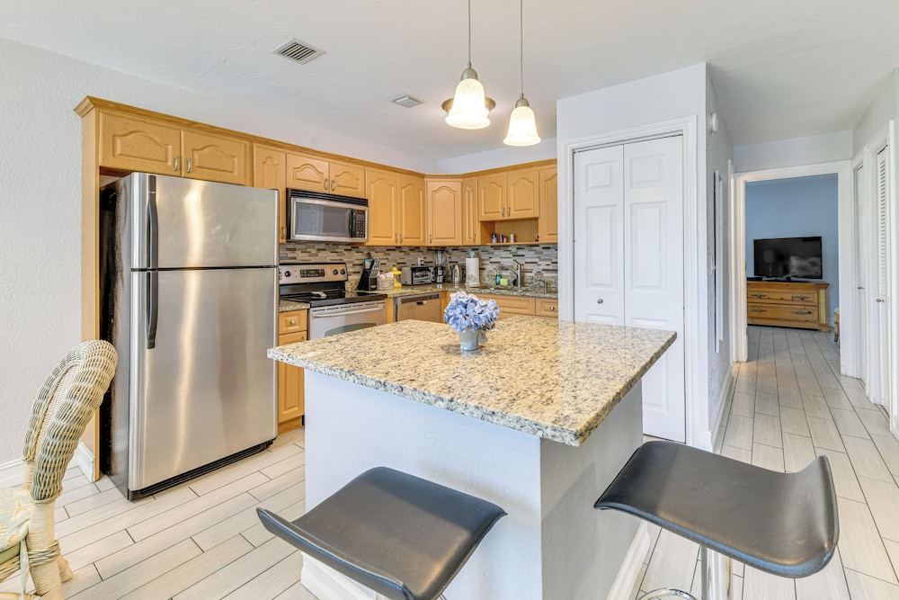 Explore Sarasota: Condo w/ Pool Access, Near Dtwn