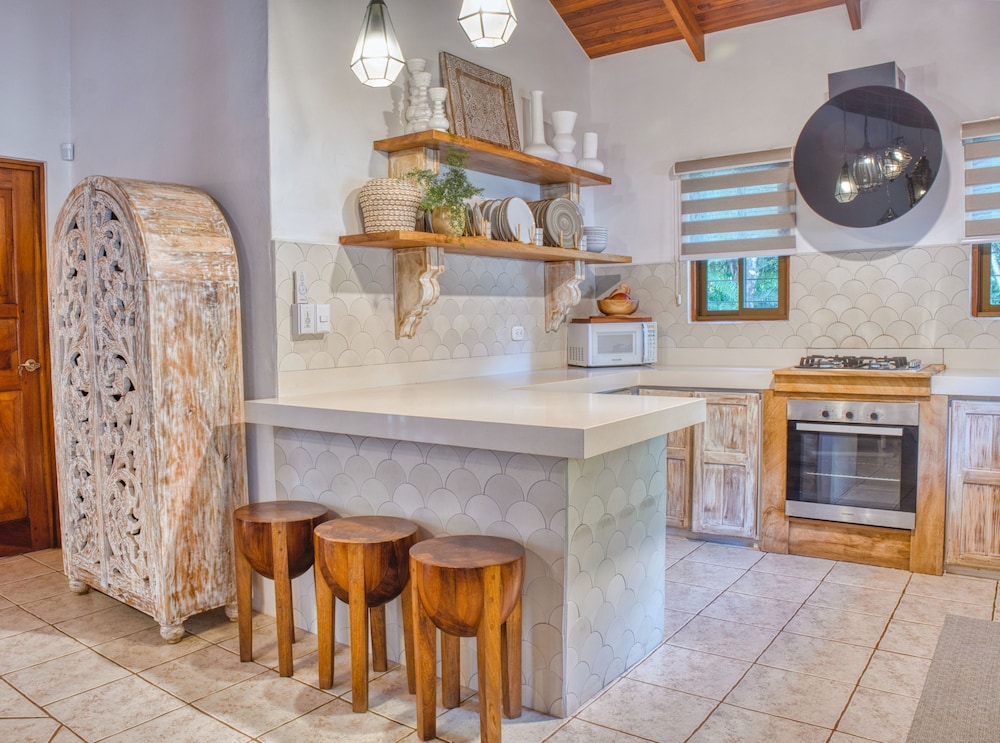 Casa Bonita - 5BR With Pool Walk to Beach