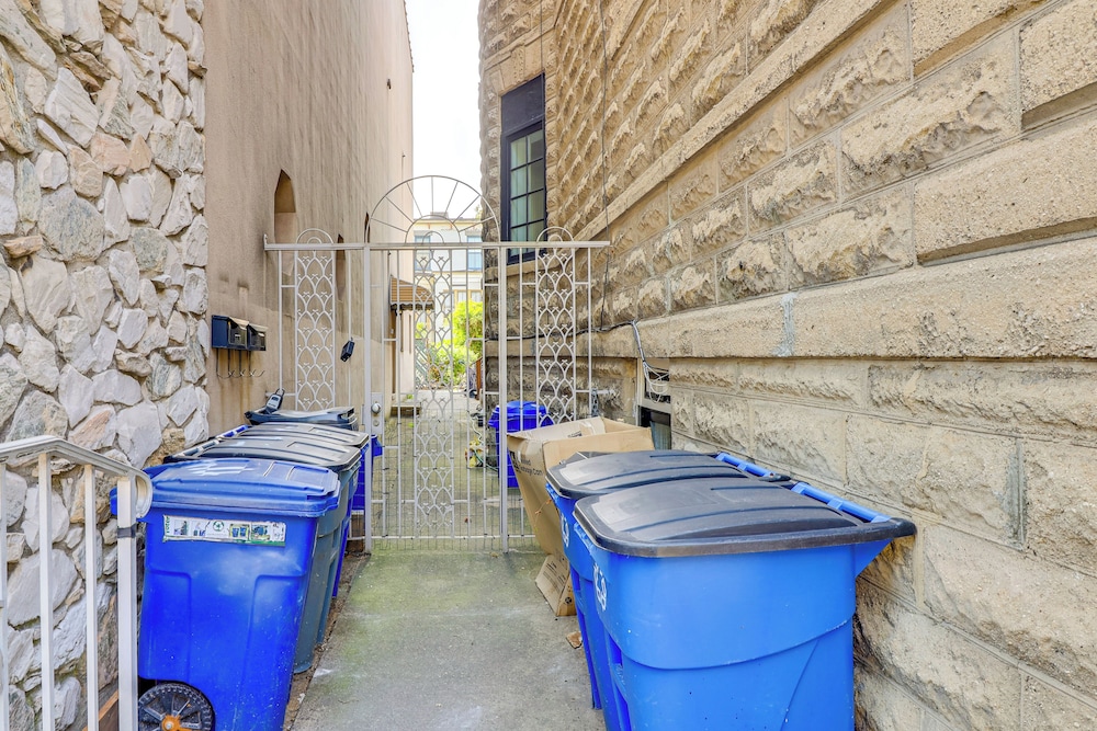 Walk to Hudson River Parks: Recently Renovated Apt