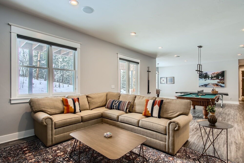 Mountain Majesty 6 Bedroom Home