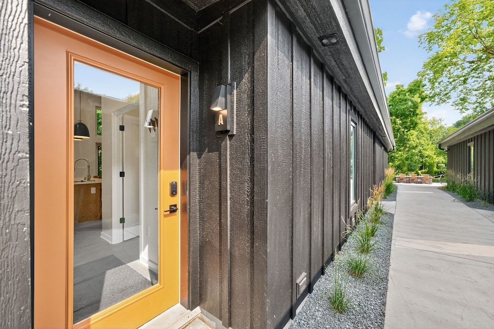 500 House - Unit A 1 Bedroom Townhouse