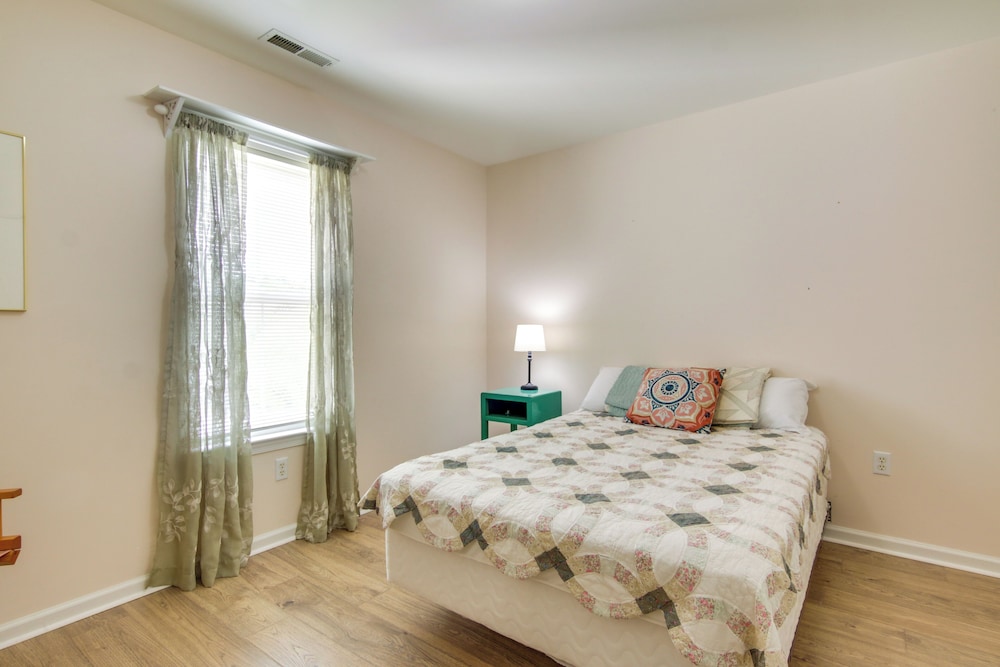 Beach & Pool Access: Ocean Pines Coastal Cottage! view 5