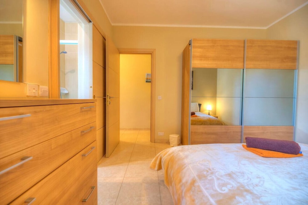 Spacious Apartment With Pool in Misrah Simar Qala view 4