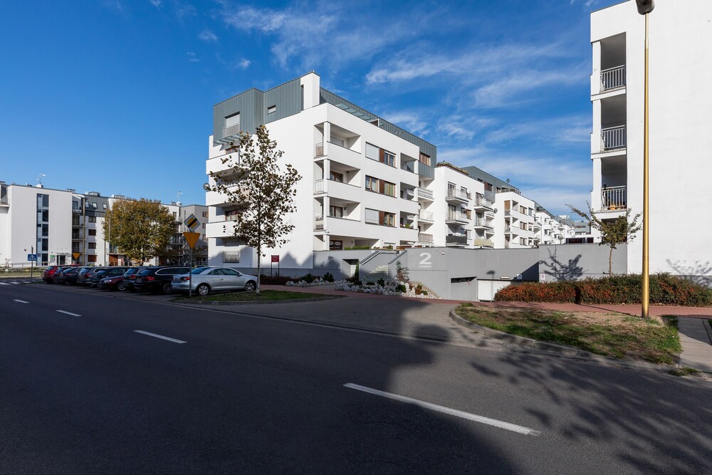 Black&white Apartments by Renters view 3