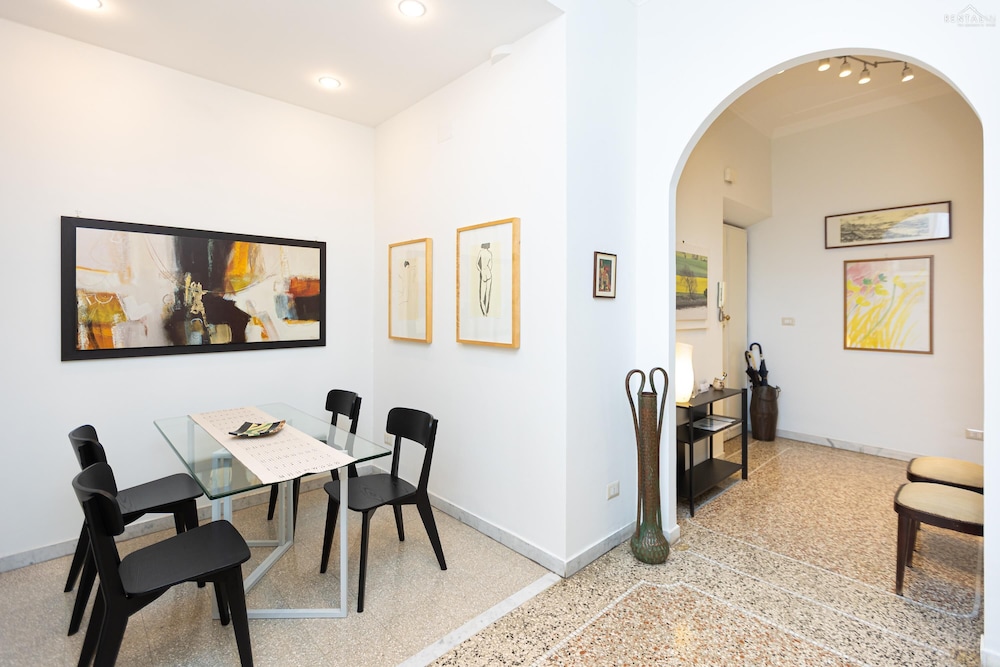 Clodia 5 Apartment