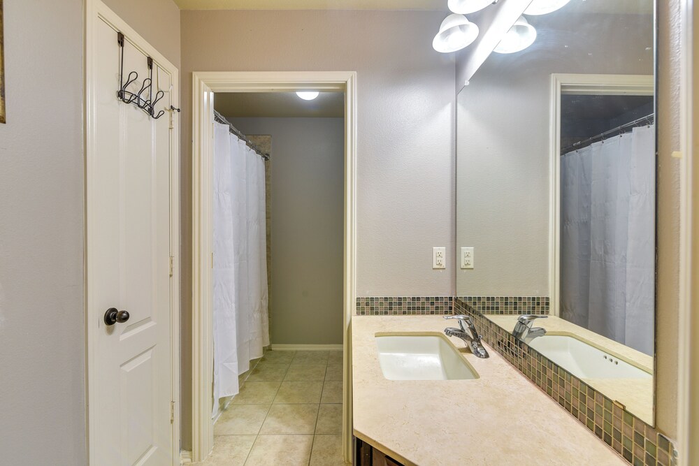 26 Mi to Houston: Spacious Home w/ Fenced Yard!