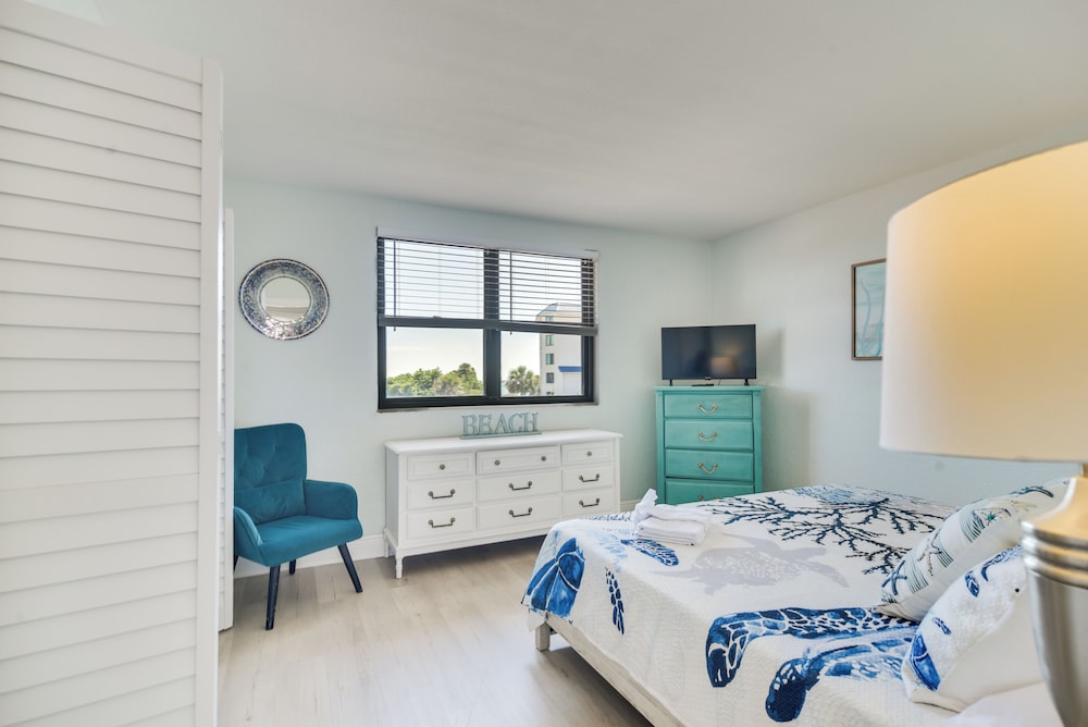 Condo at Upham Beach Park w/ Heated Pool Access!