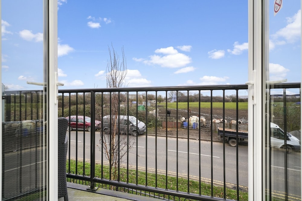 Heathrow Living Serviced Apartments by Ferndale