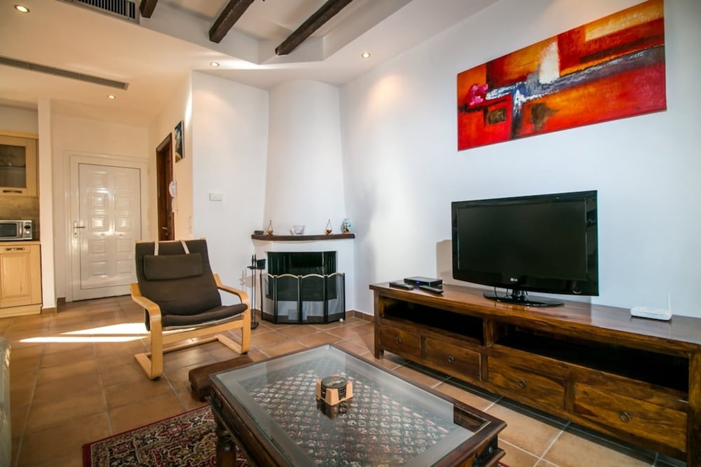 Villa Olympos Close to Anthony Quinn Bay