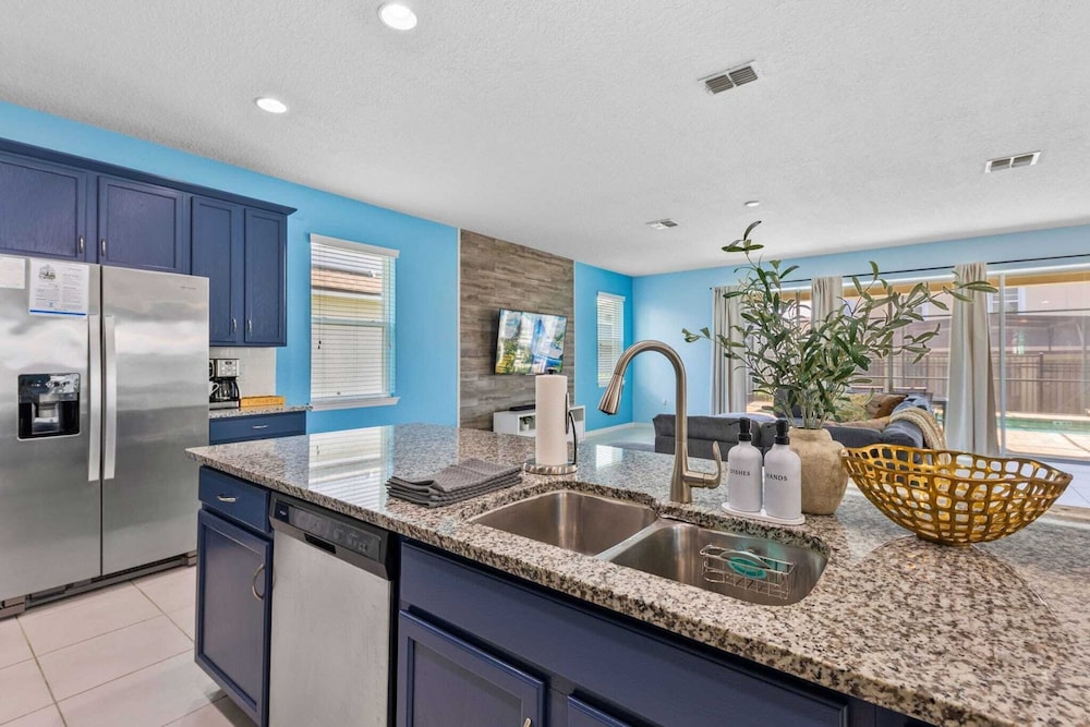 Minutes to Disney Parks + Universal Sleeps 21 w/ Pool, Hot Tub, Game Room