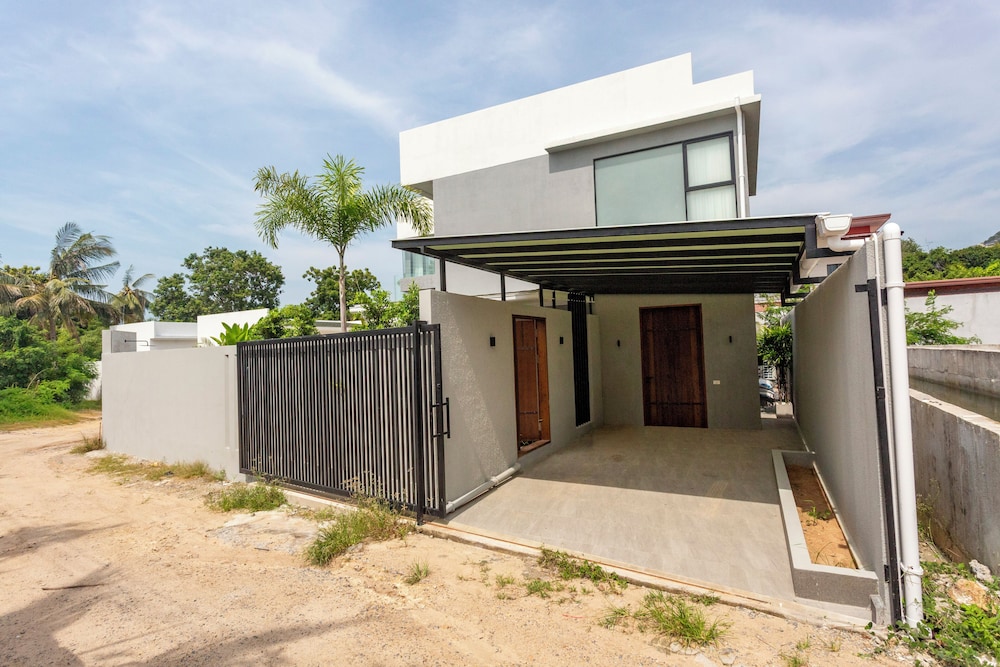 Family PoolVilla Near the Pier V266